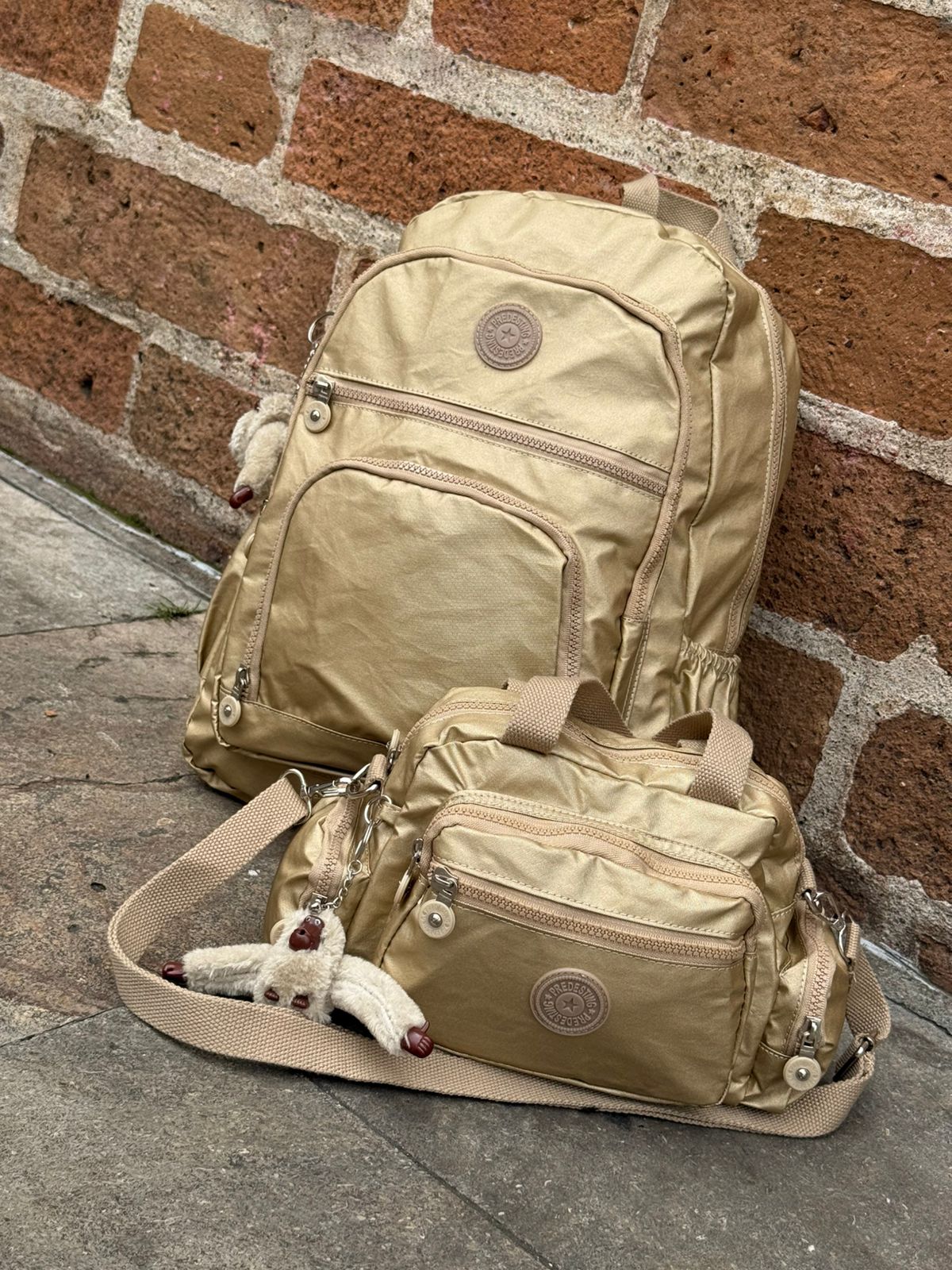 Combo Grande Predesting – Morral + Bolso Manos Libres Metalizado