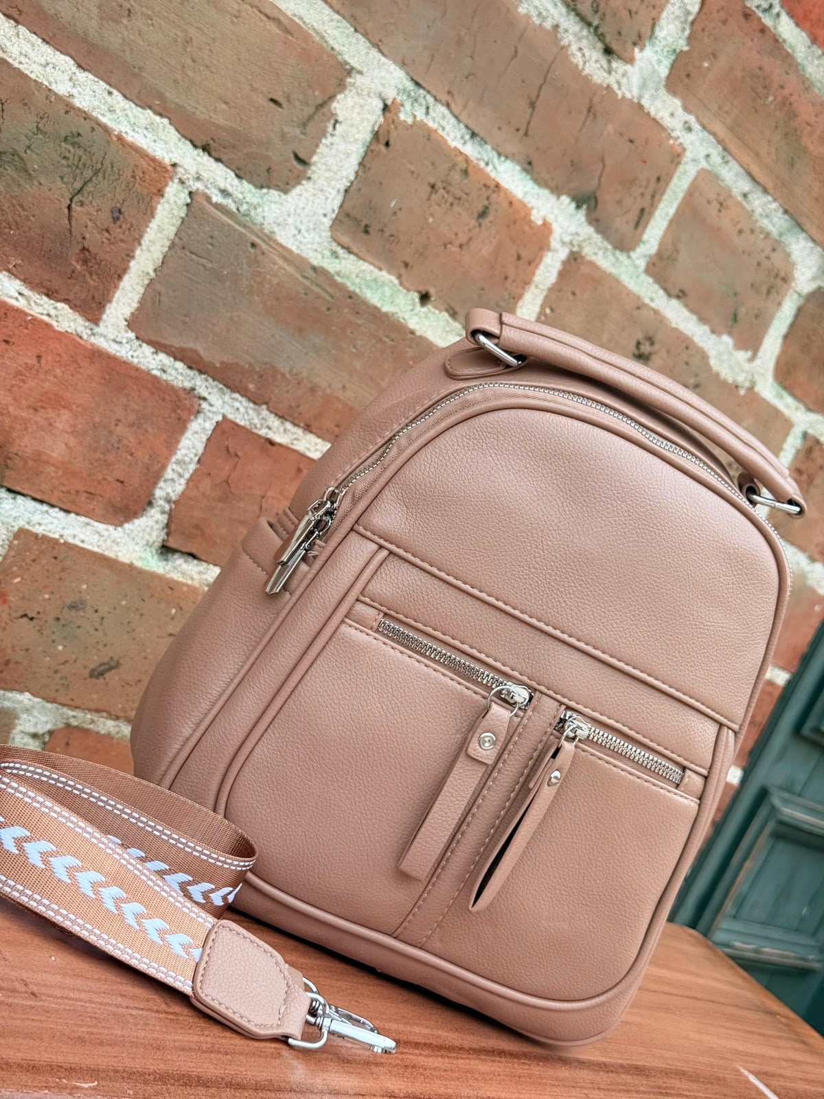 Morral Importado Bélgica – Cuero Sintético con Correa Manos Libres