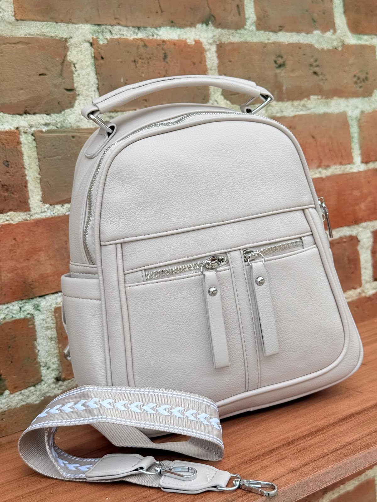 Morral Importado Bélgica – Cuero Sintético con Correa Manos Libres