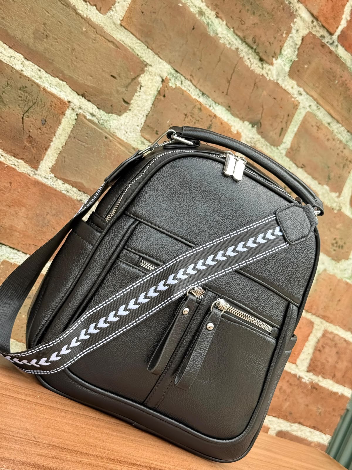 Morral Importado Bélgica – Cuero Sintético con Correa Manos Libres