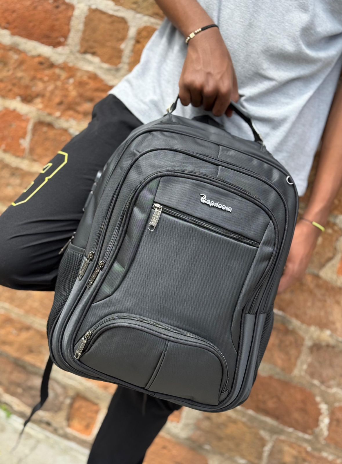 Morral Fino Ejecutivo Power – Con Puerto USB y Clave de Seguridad