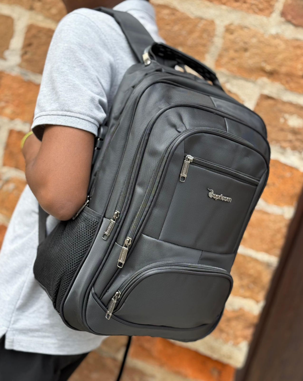 Morral Fino Ejecutivo Power – Con Puerto USB y Clave de Seguridad