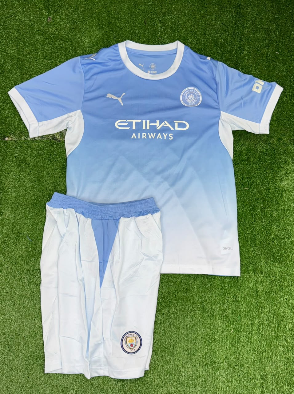 Conjunto de fútbol para niño | Camiseta y pantaloneta