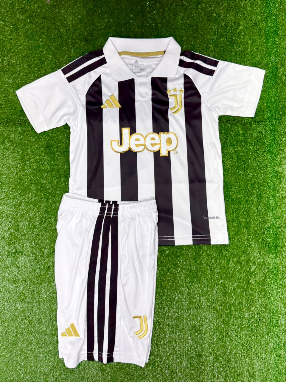 Conjunto de fútbol para niño | Camiseta y pantaloneta