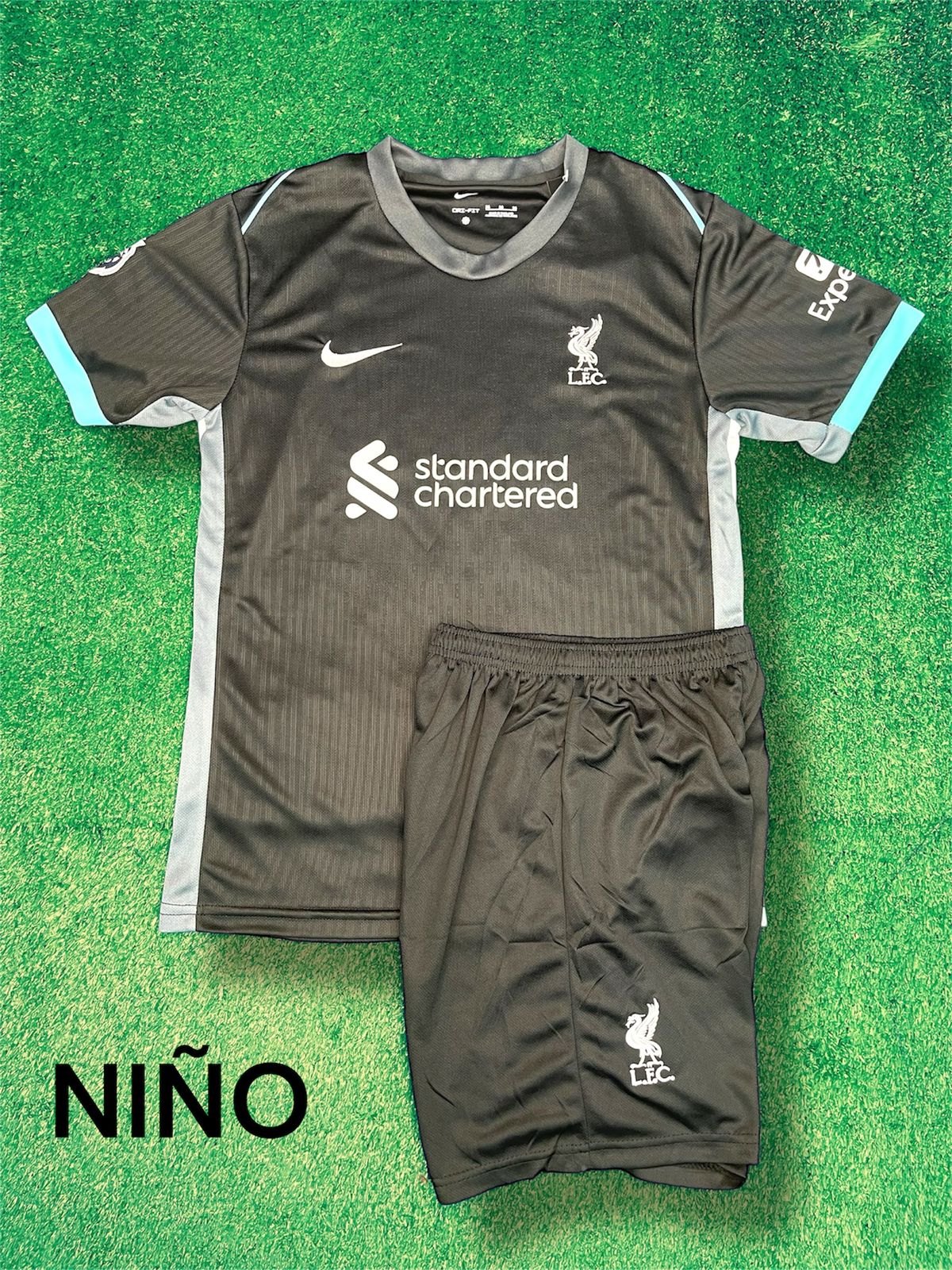 Conjunto de fútbol para niño | Camiseta y pantaloneta