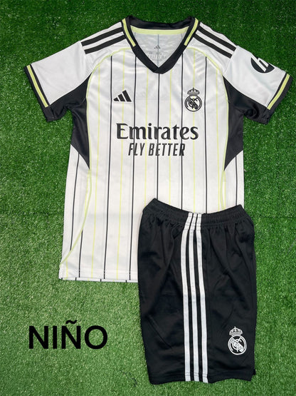 Conjunto de fútbol para niño | Camiseta y pantaloneta