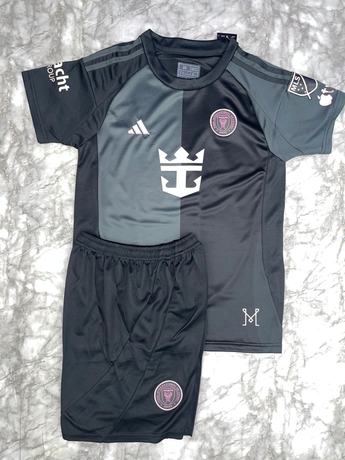 Conjunto de fútbol para niño | Camiseta y pantaloneta