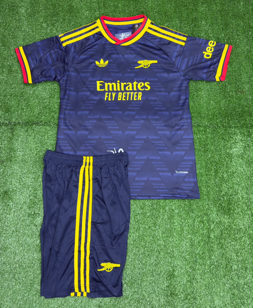 Conjunto de fútbol para niño | Camiseta y pantaloneta
